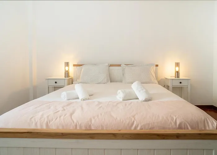Dolceplace - Near The With Balcony & Sea View * Sesimbra