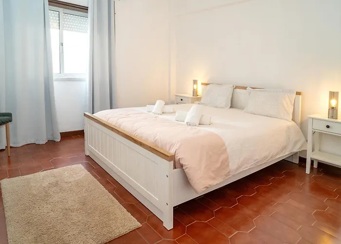 Dolceplace - Near The With Balcony & Sea View Sesimbra